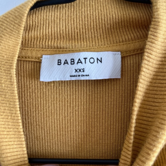 Babaton mustard crop high neck top size xxs - Picture 2 of 2